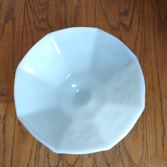 Vintage Anchor Hocking Milk Glass Footed Bowl - Picture 2 of 7